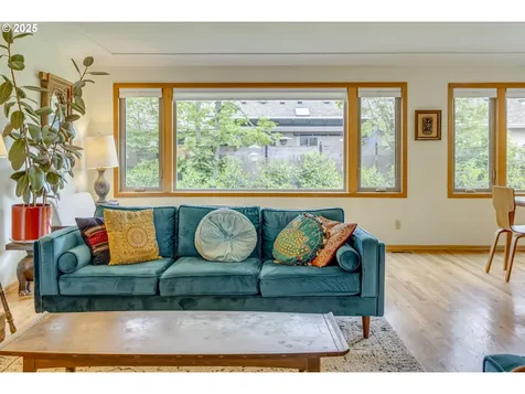 8743 E Burnside Street Portland OR 97216