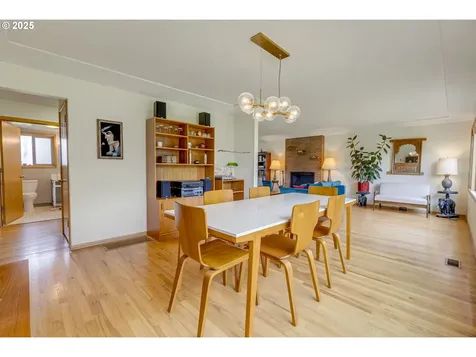 8743 E Burnside Street Portland OR 97216