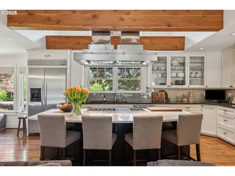 2550 Dellwood Drive Lake Oswego OR 97034