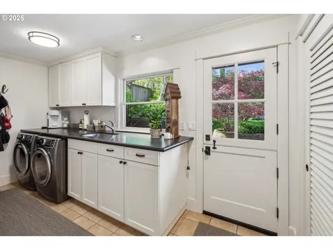 2550 Dellwood Drive Lake Oswego OR 97034