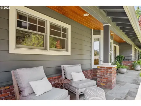 2550 Dellwood Drive Lake Oswego OR 97034