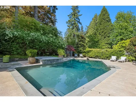 2550 Dellwood Drive Lake Oswego OR 97034