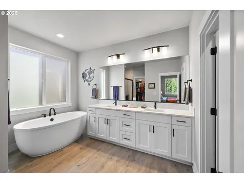 13704 NE 102nd Street Vancouver WA 98682
