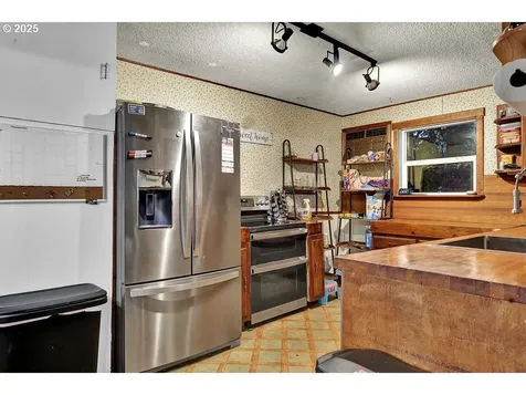 154 37th Street Springfield OR 97478