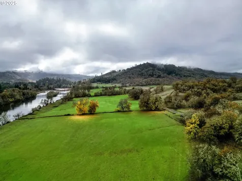 1104 Rio Nes Lane Roseburg OR 97470