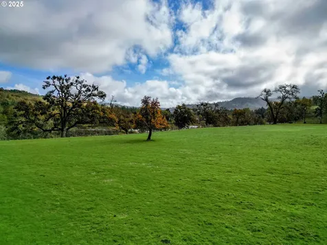 1104 Rio Nes Lane Roseburg OR 97470