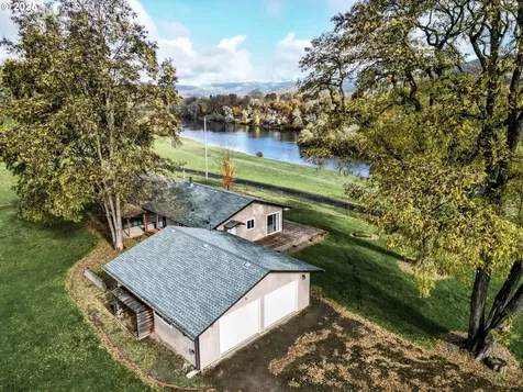 1104 Rio Nes Lane Roseburg OR 97470