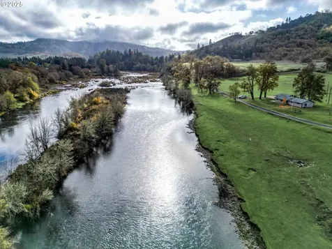 1104 Rio Nes Lane Roseburg OR 97470