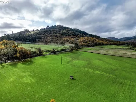 1104 Rio Nes Lane Roseburg OR 97470