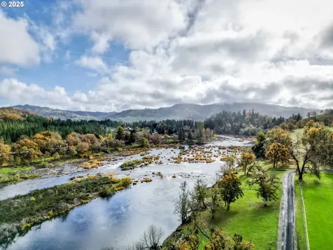 1104 Rio Nes Lane Roseburg OR 97470