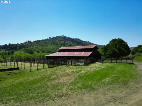 1104 Rio Nes Lane Roseburg OR 97470