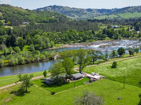 1104 Rio Nes Lane Roseburg OR 97470