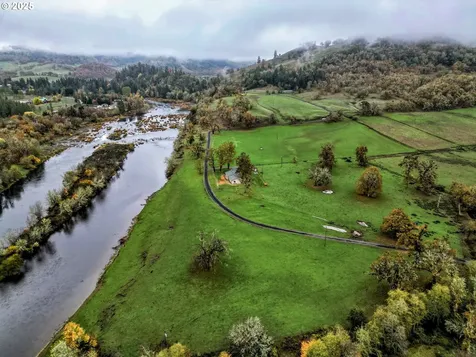 1104 Rio Nes Lane Roseburg OR 97470