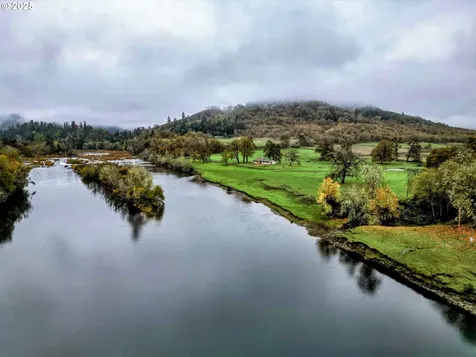 1104 Rio Nes Lane Roseburg OR 97470
