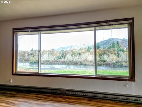 1104 Rio Nes Lane Roseburg OR 97470