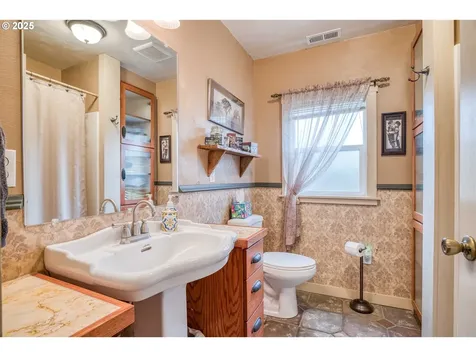 315 Ash Street Myrtle Point OR 97458