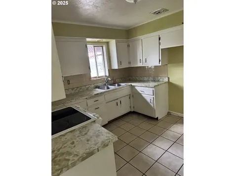 460 Mallard Avenue Springfield OR 97477
