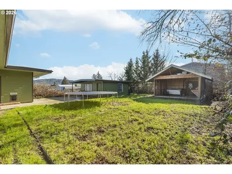 1993 Linnell Avenue Roseburg OR 97471