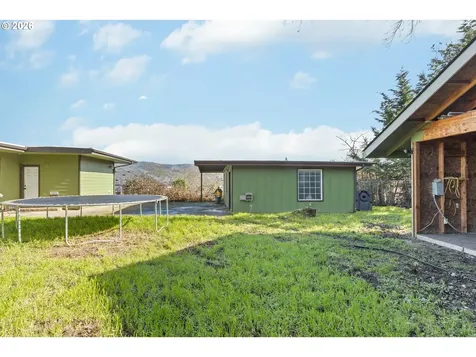 1993 Linnell Avenue Roseburg OR 97471