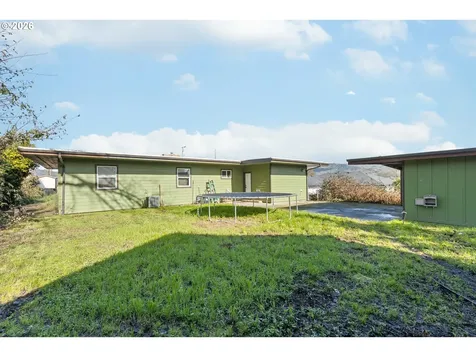 1993 Linnell Avenue Roseburg OR 97471