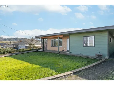 1993 Linnell Avenue Roseburg OR 97471