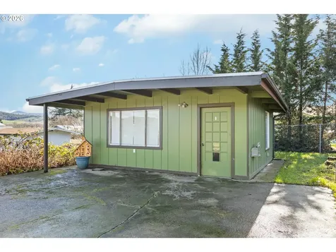 1993 Linnell Avenue Roseburg OR 97471
