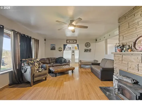 1993 Linnell Avenue Roseburg OR 97471