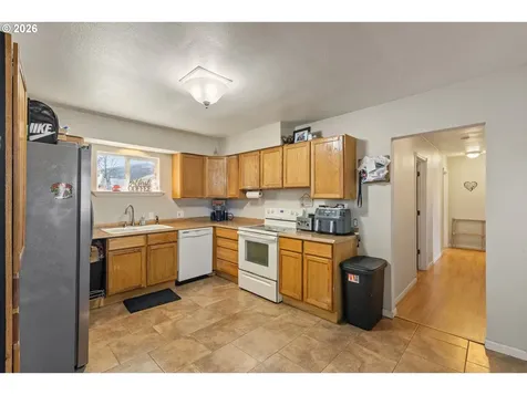 1993 Linnell Avenue Roseburg OR 97471