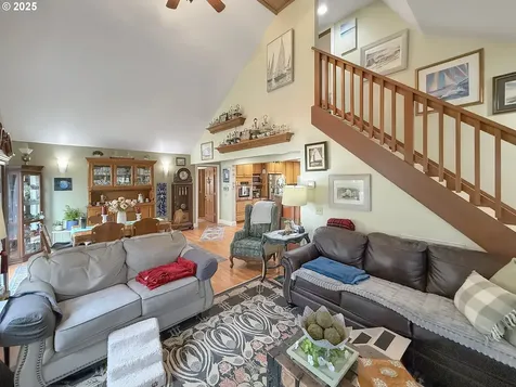 6931 Oakwood Court Brookings OR 97415