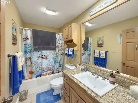 6931 Oakwood Court Brookings OR 97415