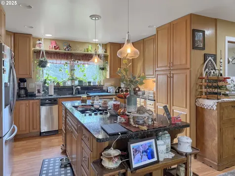 6931 Oakwood Court Brookings OR 97415