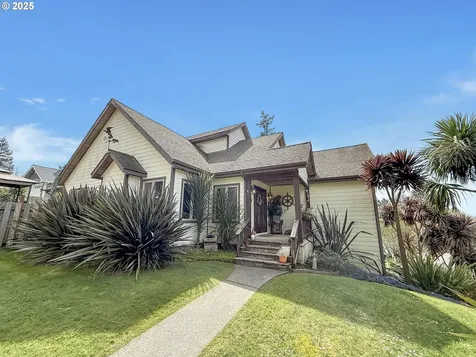 6931 Oakwood Court Brookings OR 97415