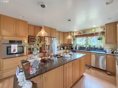 6931 Oakwood Court Brookings OR 97415