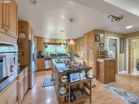 6931 Oakwood Court Brookings OR 97415