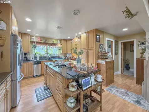 6931 Oakwood Court Brookings OR 97415