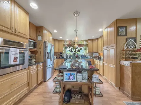6931 Oakwood Court Brookings OR 97415