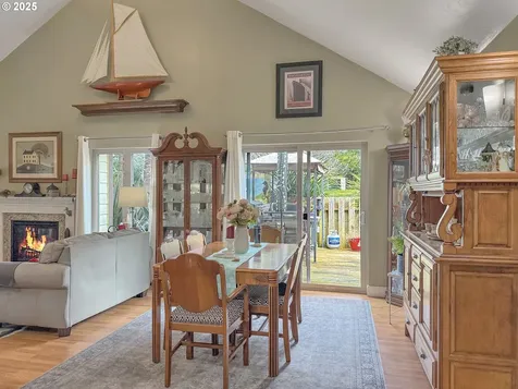 6931 Oakwood Court Brookings OR 97415