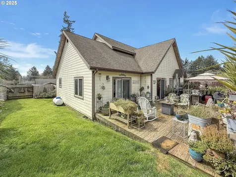 6931 Oakwood Court Brookings OR 97415