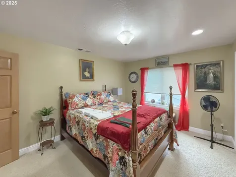 6931 Oakwood Court Brookings OR 97415