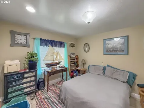 6931 Oakwood Court Brookings OR 97415