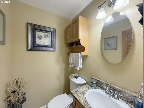 6931 Oakwood Court Brookings OR 97415