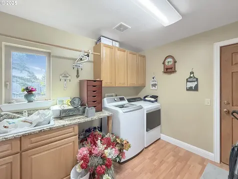 6931 Oakwood Court Brookings OR 97415