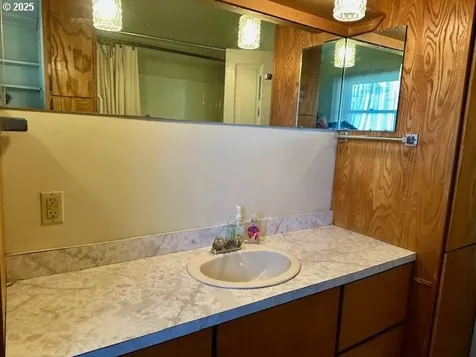 1524 Sheridan Avenue North Bend OR 97459