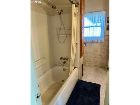 1524 Sheridan Avenue North Bend OR 97459