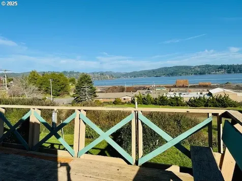 1524 Sheridan Avenue North Bend OR 97459