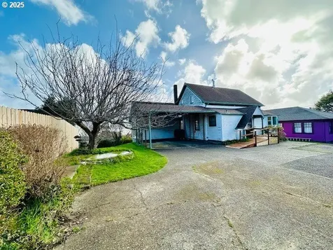 1524 Sheridan Avenue North Bend OR 97459