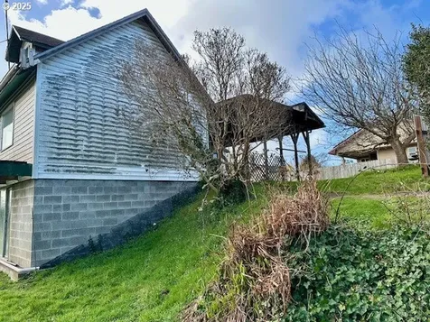 1524 Sheridan Avenue North Bend OR 97459