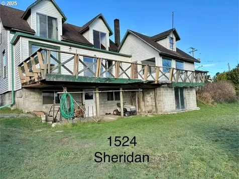 1524 Sheridan Avenue North Bend OR 97459