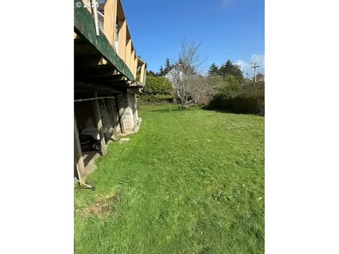 1524 Sheridan Avenue North Bend OR 97459