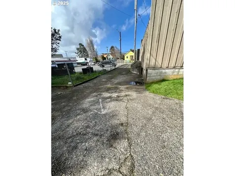 1524 Sheridan Avenue North Bend OR 97459